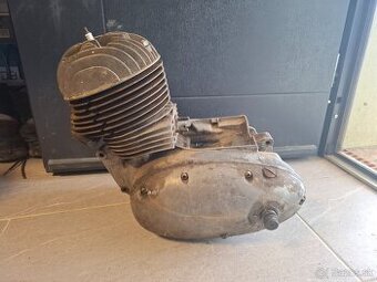 ČZ 175/450 motor