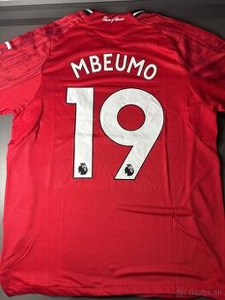 Dres Manchester United Mbeumo