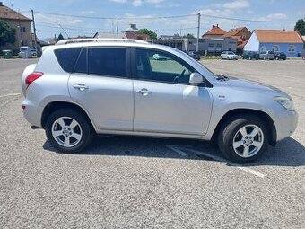 Predam Toyotu Rav 4 2,2 D 100 kw,M6,r.2006