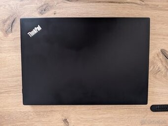 Lenovo ThinkPad T14s AMD Procesor