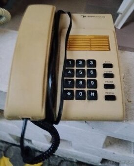 Starý telefón 1