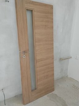 Predám interiérové dvere 80 zárubne a kovanie.Prave.Nitra a