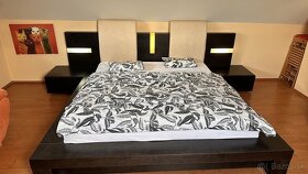 Masívna drevená posteľ 180x200cm čierna