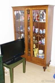 Predam starozitnu knihovnu