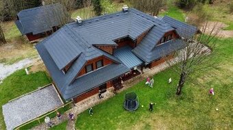 Rekreačná chata s vnútorným a vonkajším wellnessom