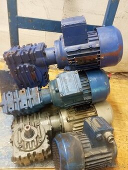 Motor s prevodovku