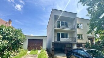 NA PREDAJ Priestranný dvojgeneračný rodinný dom - Tomášovce