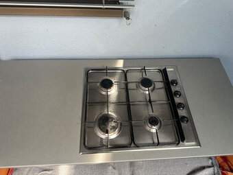 Plynový varný panel aj s kuchynskou doskou