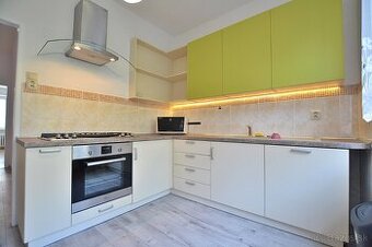Priestranný 3-izbový byt s balkónom, 75 m², Komenského ulica