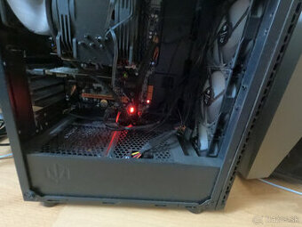 Výkonný počítač Xeon (48GB RAM)