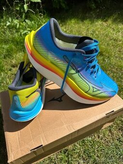 Bezecke tenisky Mizuno Wave Rebellion Pro