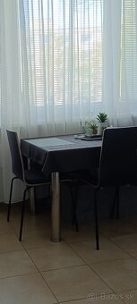 Kuchynský / jedálenský stôl čierny - strieborný 130x80 cm