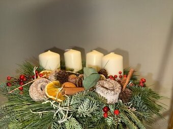 Adventný veniec z prírodných materiálov