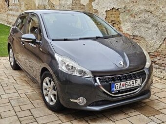Peugeot 208 / benzín 1,2 / 60kW / 2014