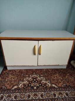 Retro odkladacia skrinka