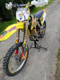 Suzuki rmz 250