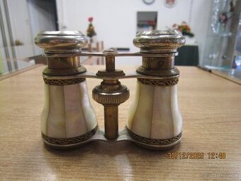 STAROŽITNÝ DIVADELNÝ ĎALEKOHĽAD S PERLEŤOU