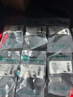 Konektory Neutrik a ine