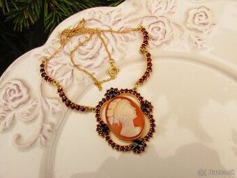 Ponúkam krásny dámsky pozlátený strieborný náhrdelník osádza