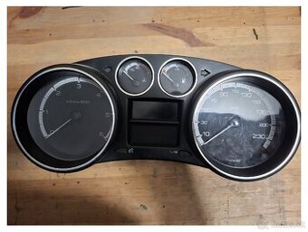 Prístrojový panel (budíky) Peugeot 308 (2012)