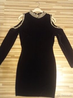 Cierne zamatove saty