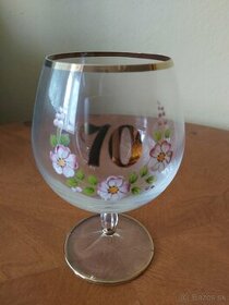 Predám sklenený  pohár s nápisom "70"