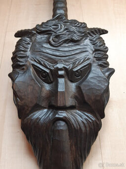 Vyrezávané dúchadlo ku krbu