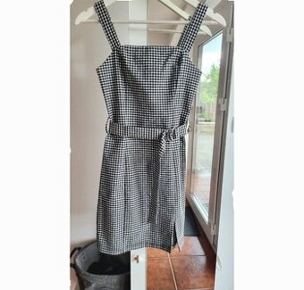 Kárované šaty na ramienka