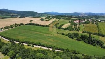 Pozemok o výmere 3.700 m2  Bzince pod Javorinou