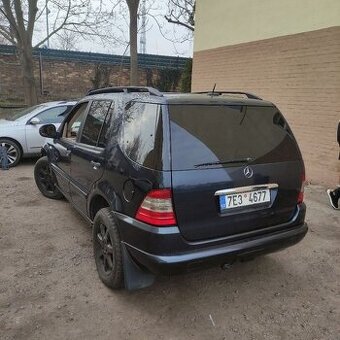 Mercedes Benz ML 430 w163 v8 Černá metal
