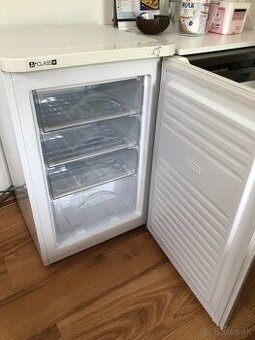 Mraziak Indesit