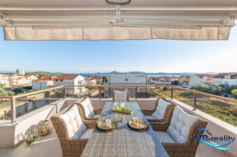 Vodice – kompletne zariadený penthouse, výhľad na more