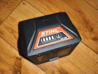 Predám batériu Stihl AK20 - 1
