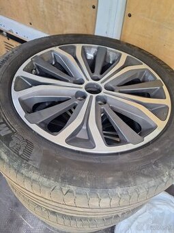 225/55R18 Peugeot  5x114,3