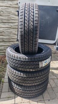 CELOROČNÉ pneu 215/60 R17C --- GOOD YEARR