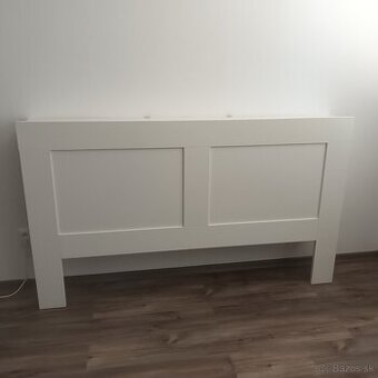 Čelo postele