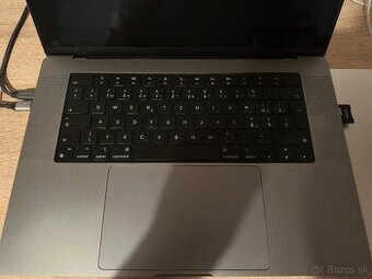 (Rezervovaný) Predám CTO MacBook Pro M1 Max - V ZÁRUKE