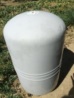 Pouzita 140L expanzka (napr.na letny solarny ohrev vody)