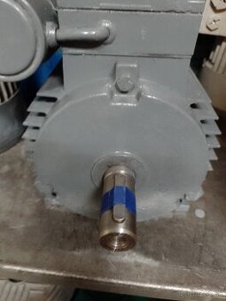 Predám nový elektromotor na 230 V.Rezervovany. - 1