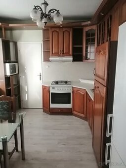 Prenájom 3 izbový byt , Levice , Kyjevská ul.