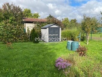 Ponúkame Vám na predaj slnečnú a udržiavanú záhradu