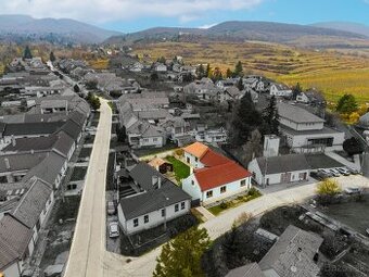 ZREKONŠTRUOVANÝ A ZARIADENÝ RODINNÝ DOM V KRÁĽOVEJ