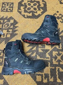 Poloholenova obuv VM