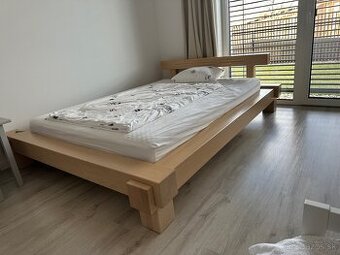 Masívna posteľ 140x200cm