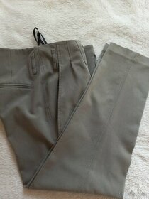 Sivé nohavice