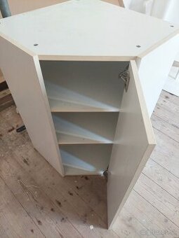 Rohova kuchynska skrinka Ikea