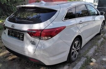 HYUNDAI i40 CW 1.7 CRDi 2015 predám DVERE KOMBI, MOTOR D4FD