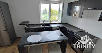 Na prenájom zariadený tehlový 2-izbový byt s balkónom v mest