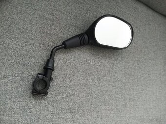 Spätné zrkadlo pravé s držiakom na riadítka.