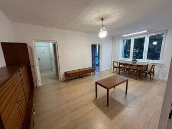 Na prenájom 3 izbový byt s 2 balkónmi, ul. Vážska, Piešťany
